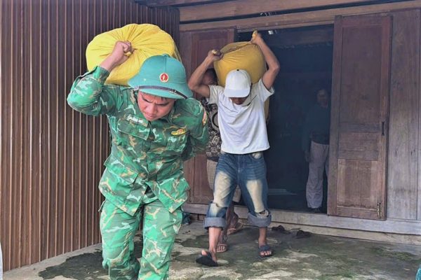 Đỉnh núi có vết nứt bất thường, hơn 130 người được sơ tán khẩn cấp