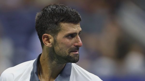 Djokovic bật khóc khi thua sốc ở vòng một Mỹ Mở rộng