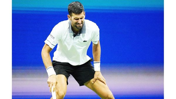 Djokovic gục ngã