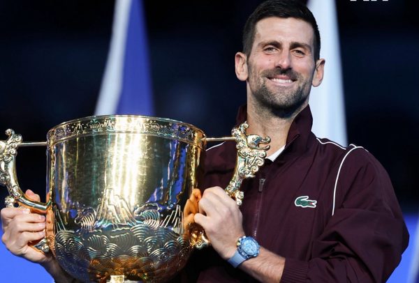 Djokovic vô địch China Open, áp sát kỷ lục của Federer