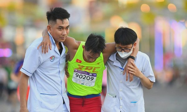 Độ ẩm ven biển thách thức runner VnExpress Marathon Vũng Tàu Herbalife Cup