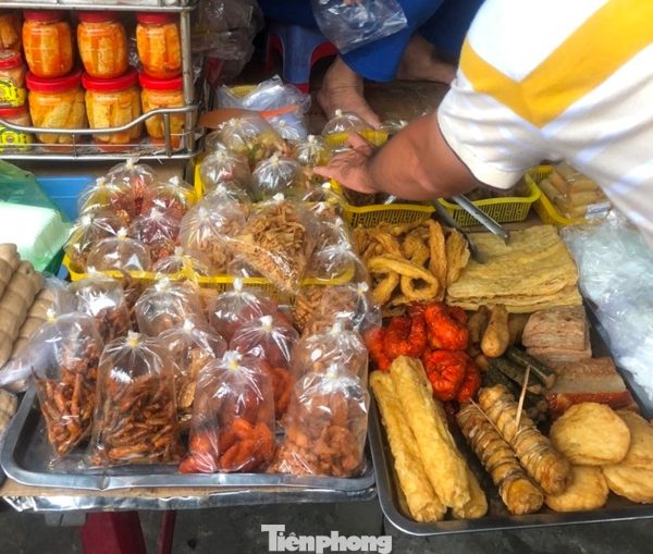 Đồ chay 'ba không' tràn chợ