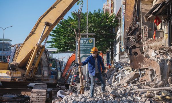 Dỡ nhà phố ở Hà Nội, nhường đất mở rộng quốc lộ 1