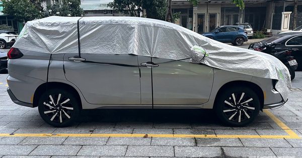 Đỗ ô tô dưới mưa dài ngày, cần lưu ý gì khi dùng bạt che xe?