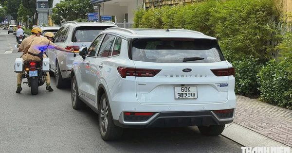 Đỗ ô tô trên đường dốc, đã kéo phanh tay vẫn bị phạt: Vì sao?