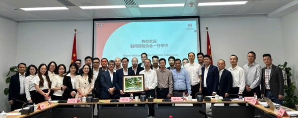 Đoàn công tác Quỹ Bảo hiểm xe cơ giới thăm và làm việc tại Trung Quốc