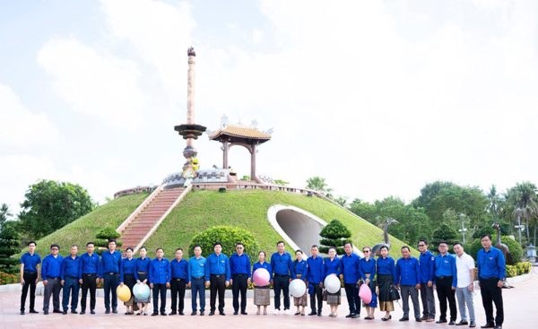 Đoàn đại biểu Trung ương Đoàn Thanh niên Nhân dân Cách mạng Lào thăm các di tích lịch sử tại Quảng Trị