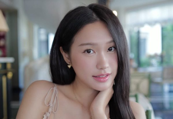 Doãn Hải My đưa con trai đến động viên Đoàn Văn Hậu