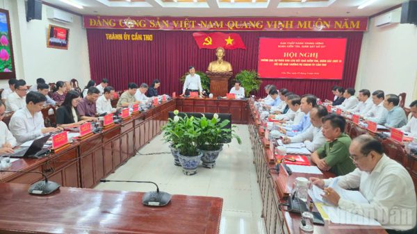 Đoàn kiểm tra, giám sát của Bộ Chính trị làm việc với Ban Thường vụ Thành ủy Cần Thơ