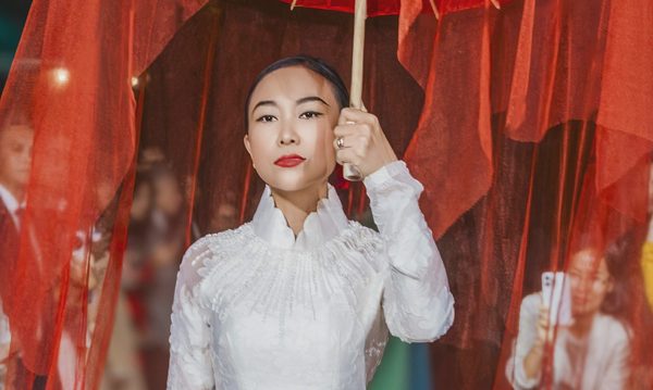 Đoan Trang vừa catwalk vừa hát