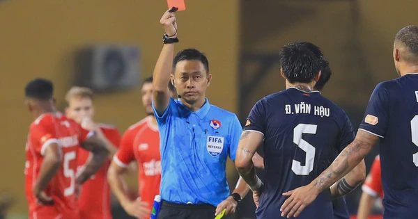 Đoàn Văn Hậu phải tự nhìn lại mình!