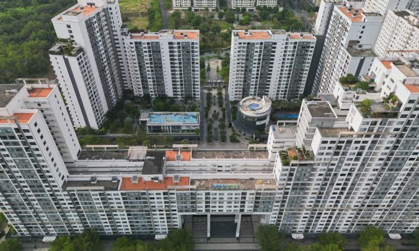 Doanh nghiệp địa ốc chật vật giữ dòng tiền