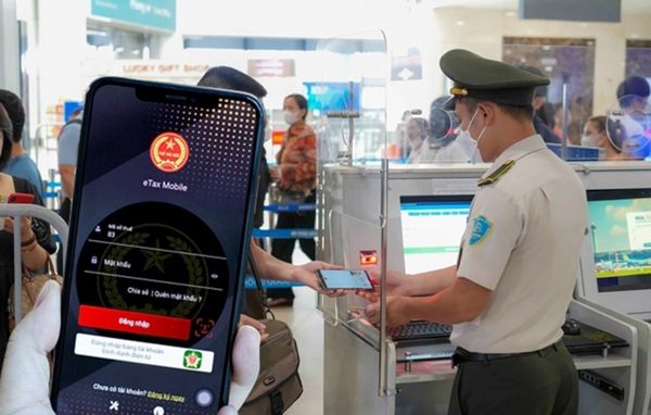 Doanh nghiệp ‘ma’ nợ thuế, người bị mạo danh chịu vạ hoãn xuất cảnh: Biết kêu ai