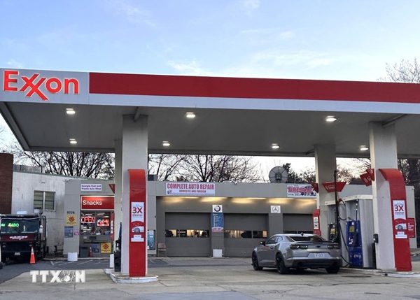 Doanh nghiệp Mỹ tăng tốc lọc dầu giữa cơn khát nhiên liệu toàn cầu