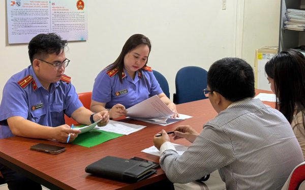 Doanh nghiệp tự nguyện nộp hơn 558 triệu đồng tiền nợ thuế sau làm việc với VKSND khu vực 4 TP.HCM