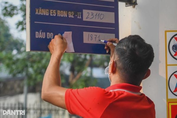 Doanh nghiệp tự quyết giá xăng dầu: Lo mỗi nơi một giá, khó so sánh?