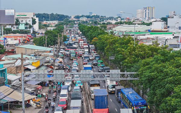 Doanh nghiệp vận tải lo lắng khi bị rút ngắn thêm 2 tiếng ra, vào cảng