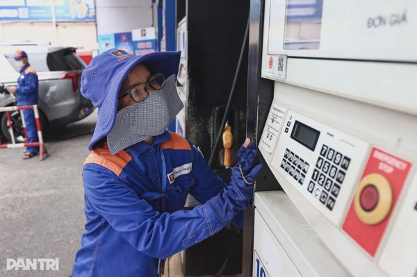 Doanh nghiệp xăng dầu đua nhau giảm giá: Tín hiệu vui cho người dùng