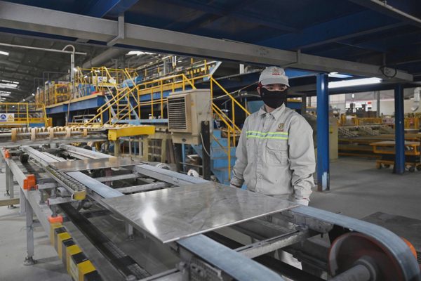 Doanh nghiệp xoay hướng giải bài toán nguyên liệu, tuyển thợ trẻ