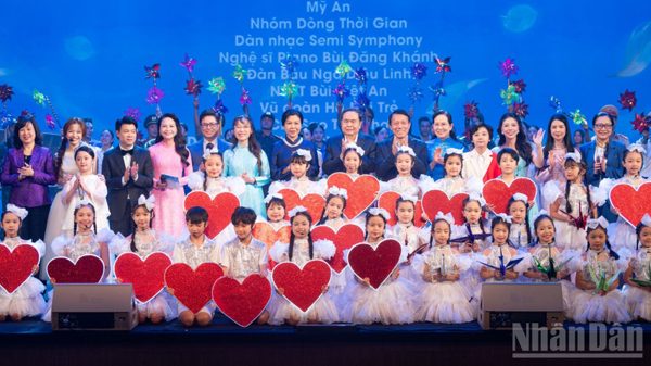 Doanh nhân Nguyễn Thị Phương Thảo dự chương trình "Kết nối yêu thương" của Hội Liên hiệp Phụ nữ Việt Nam