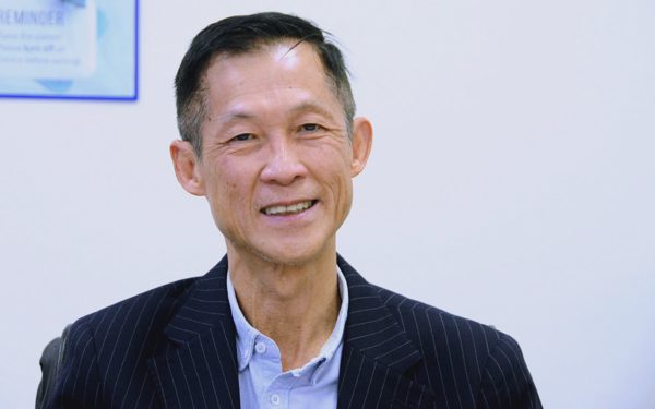 Doanh nhân Việt kiều Trương Hoàng Nguyên: 'Tôi ngạc nhiên về lòng dũng cảm của các tân SV nghèo'