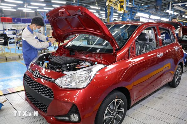 Doanh số bán ôtô tại Việt Nam tăng 38%, xe hybrid tăng tốc