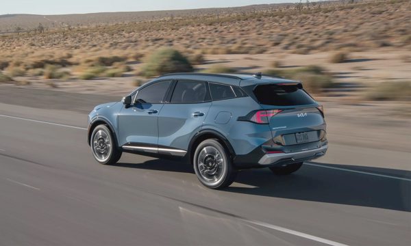 Doanh số xe Kia lập kỷ lục tháng 8 nhờ xe hybrid