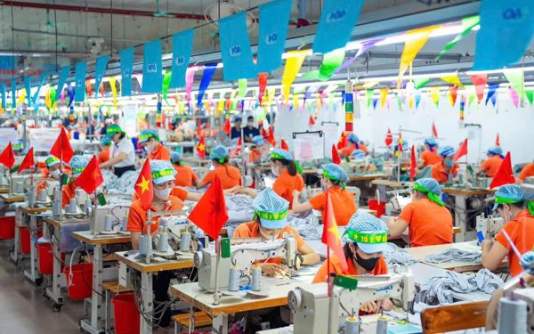 Doanh thu dệt may tăng mạnh trong quý 2, 6 tháng cuối năm sẽ ra sao khi Mỹ nâng thuế lên 12,5%?