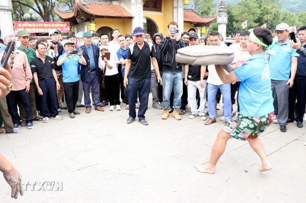 Độc đáo trò chơi dân gian pháo đất chốn làng quê Hưng Yên