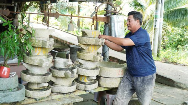 Độc lạ miền Tây: Lão nông sưu tầm hàng trăm chiếc cối xay