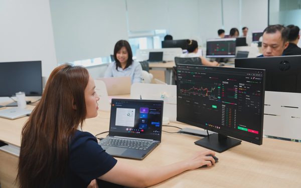 Đọc nhanh 16-10: Dow Jones tăng hơn 550 điểm khi lợi suất trái phiếu giảm, PV Power ước lãi 9 tháng hơn 5.400 tỉ đồng