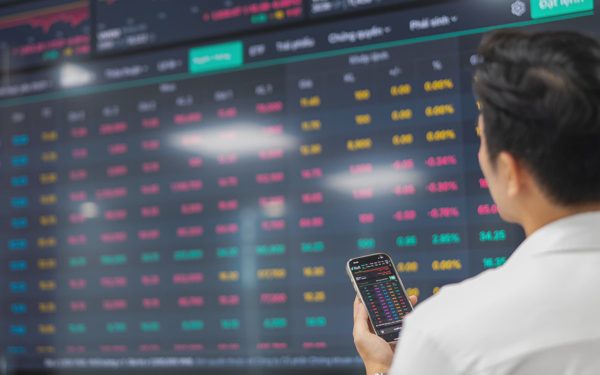 Đọc nhanh 29-9: Dow Jones mất 347 điểm khi lợi suất Mỹ tăng tiếp, Masan đăng ký bán 10% vốn MSR