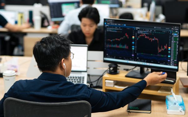 Đọc nhanh 9-10: Nasdaq giảm mạnh vì cổ phiếu công nghệ, SASCO lãi 9 tháng tăng 62%