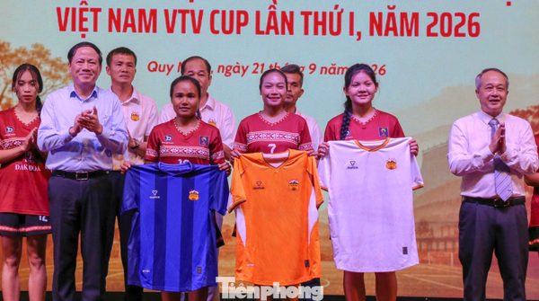Đội bóng nữ từng gây sốt mạng xã hội được chuyển giao cho CLB Hoàng Anh Gia Lai