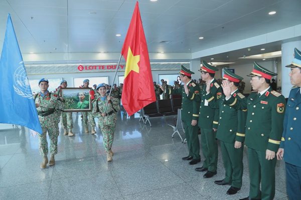 Đội công binh số 5 lên đường thực hiện nhiệm vụ tại Abyei