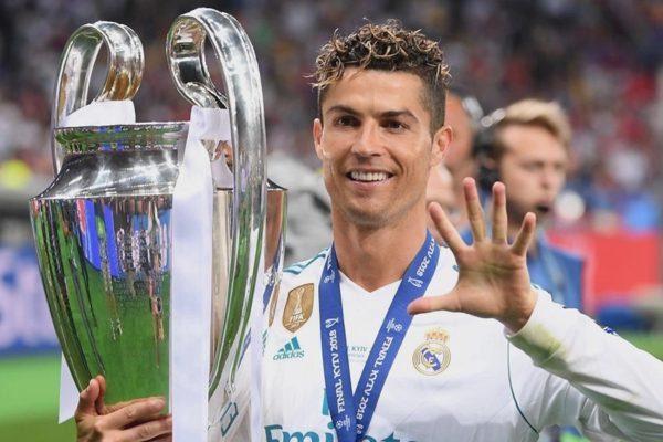 Đội hình hay nhất lịch sử Champions League: C.Ronaldo bị gạch tên khó hiểu