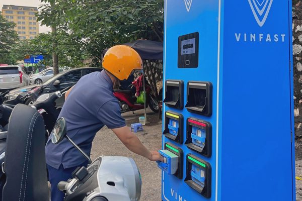 Đổi pin nhanh, xe máy điện VinFast thuận tiện với cư dân chung cư