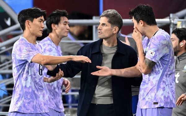 Đội tuyển Hàn Quốc rối ren trước thềm Asian Cup, ghế HLV Moreno thêm bấp bênh