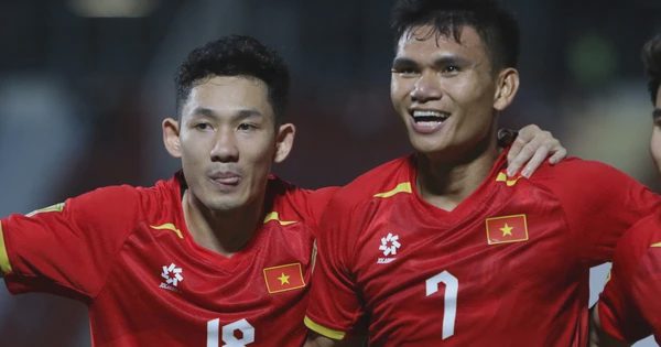 Đội tuyển Việt Nam cần cái đầu 'lạnh' và đôi chân đừng rời mặt đất