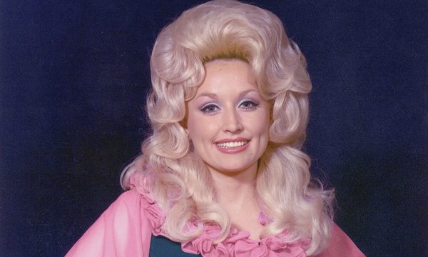 Dolly Parton - 'cô búp bê quê mùa' của làng mốt