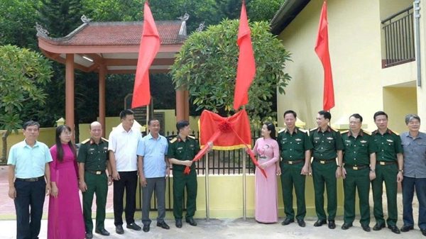 Đón bằng xếp hạng di tích Viện Y học dự phòng quân đội