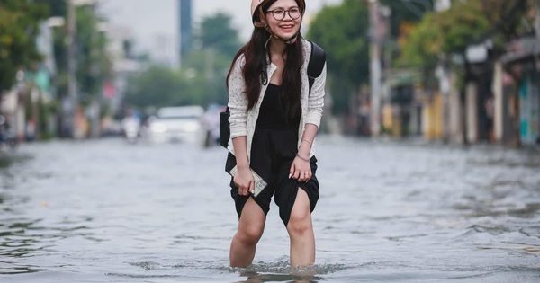 Đón đỉnh triều cường cao nhất tháng 10, TP.HCM và miền Tây nguy cơ ngập sâu dài ngày