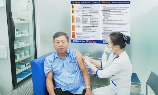 Dọn nhà, diệt muỗi, tiêm vaccine để 'né' sốt xuất huyết