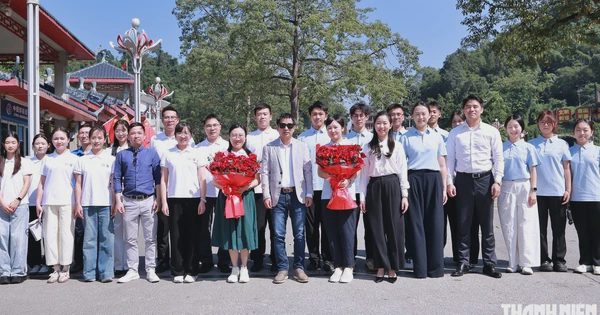Đón thanh niên Trung Quốc bắt đầu chuyến hành trình đỏ tại Việt Nam