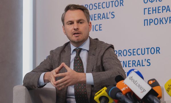 Đòn trả đũa của tổng công tố Ukraine sau khi bị cách chức