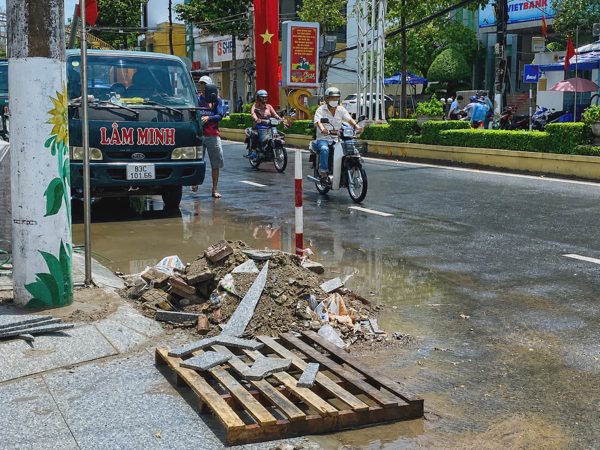 Đơn vị thi công vỉa hè ở Cần Thơ đã khắc phục việc cắt đá granite dưới lòng đường