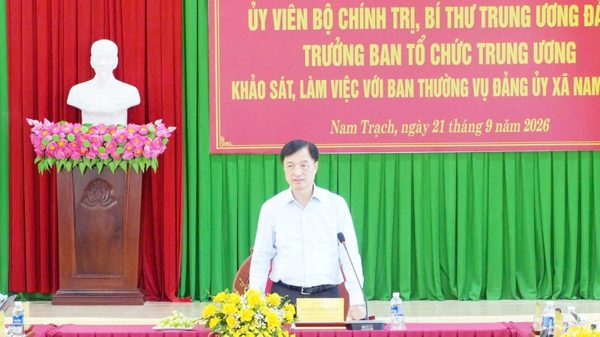 Đồng chí Nguyễn Duy Ngọc khảo sát mô hình chính quyền 2 cấp tại xã Nam Trạch, tỉnh Quảng Trị