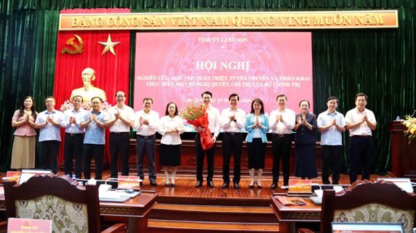 Đồng chí Trần Quân ra mắt Tỉnh ủy Lạng Sơn