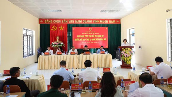 Đồng chí Trần Sỹ Thanh tiếp xúc cử tri tại Lạng Sơn