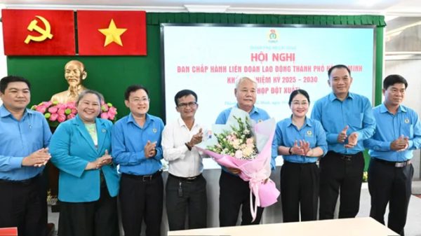 Đồng chí Võ Khắc Thái được bầu giữ chức Chủ tịch Liên đoàn Lao động Thành phố Hồ Chí Minh